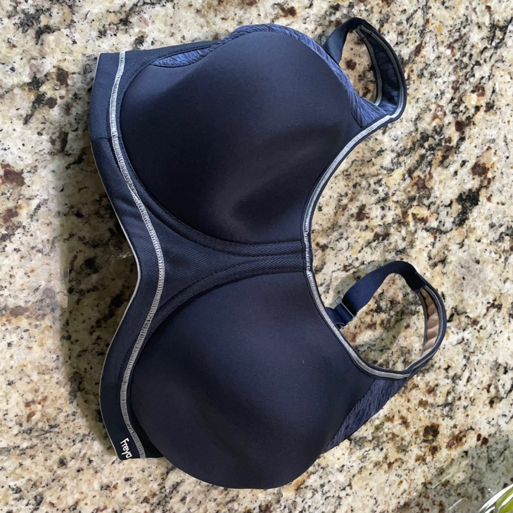 Frey underwire sports bra
